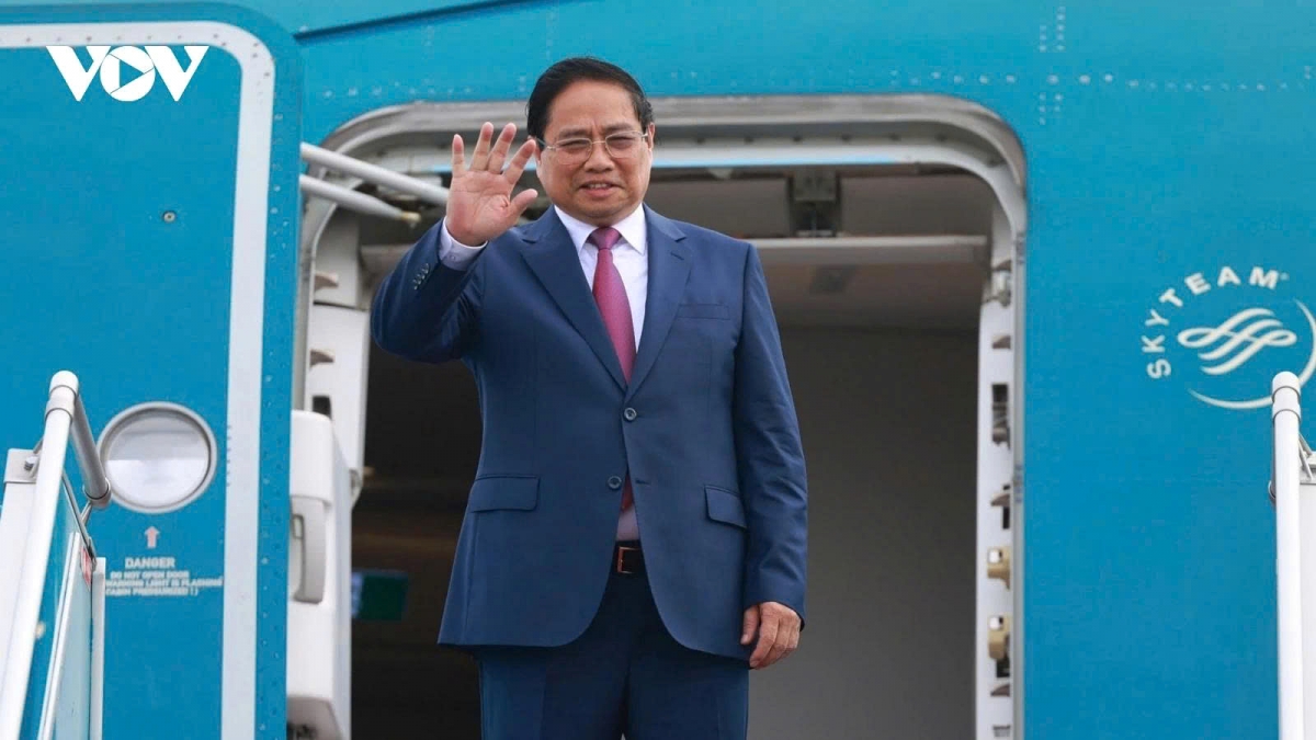 PM Pham Minh Chinh leaves for WEF meeting, working visit to China